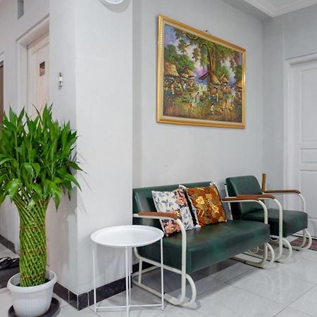 Reddoorz Near Jalan Adi Sucipto Solo Hotel Exterior photo