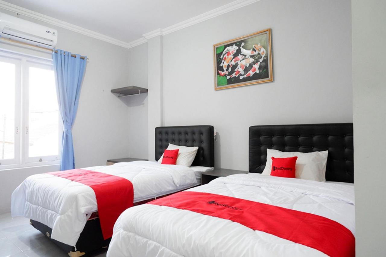 Reddoorz Near Jalan Adi Sucipto Solo Hotel Exterior photo