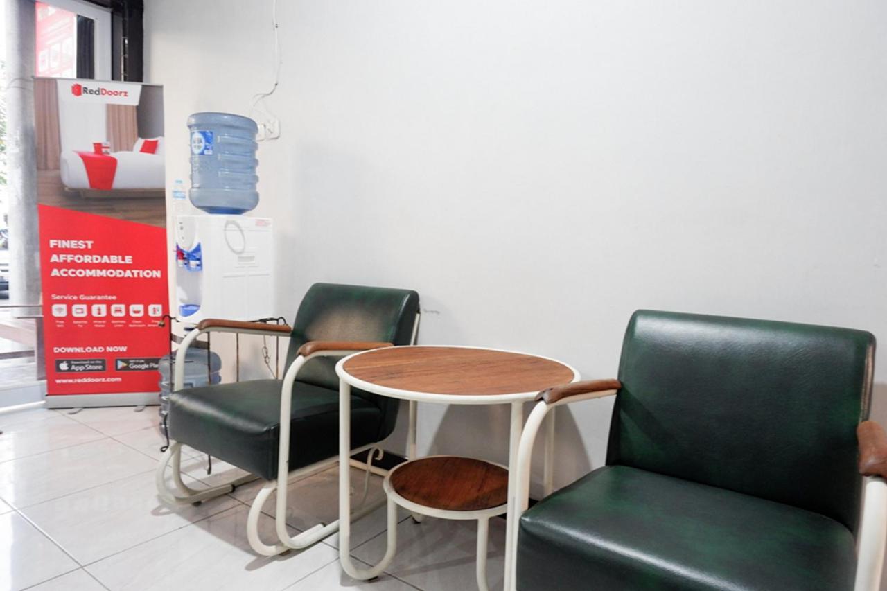 Reddoorz Near Jalan Adi Sucipto Solo Hotel Exterior photo