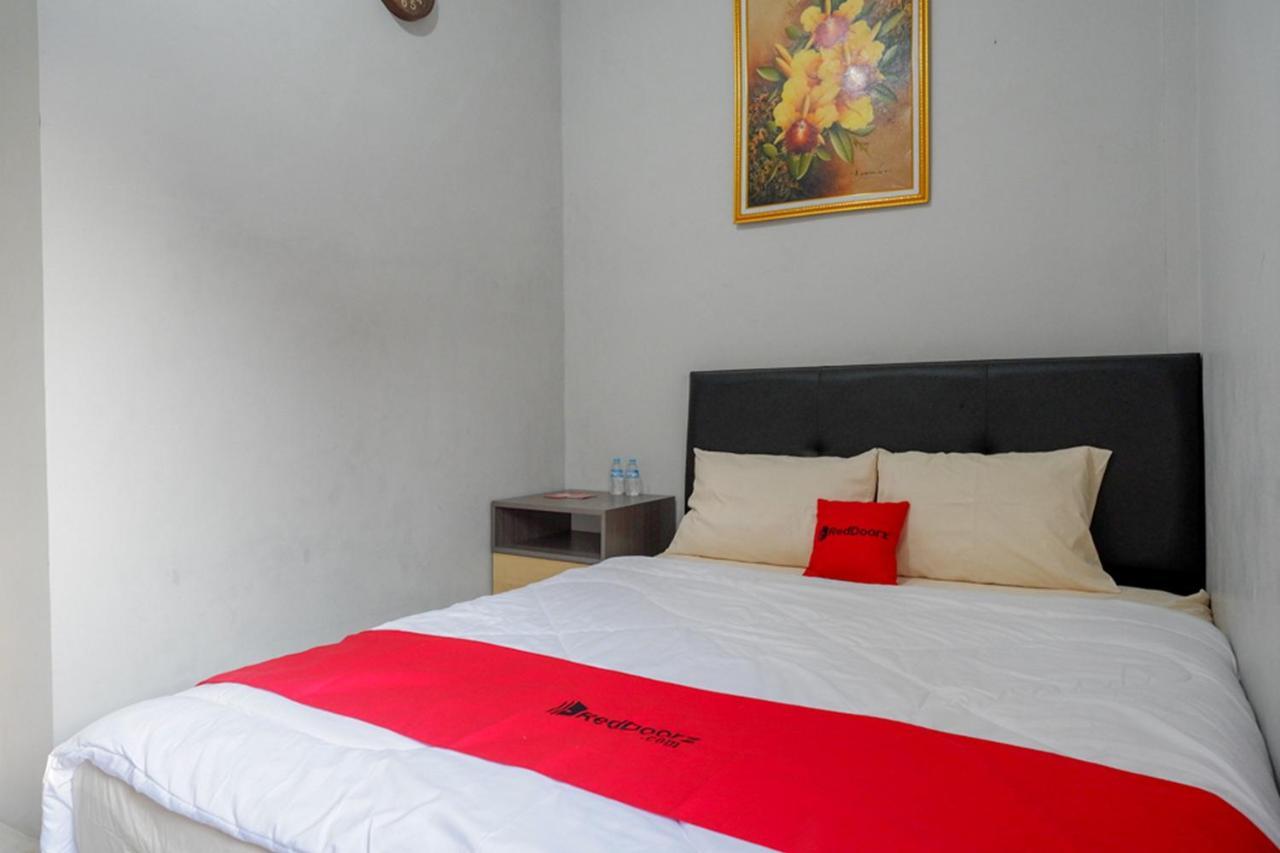 Reddoorz Near Jalan Adi Sucipto Solo Hotel Exterior photo