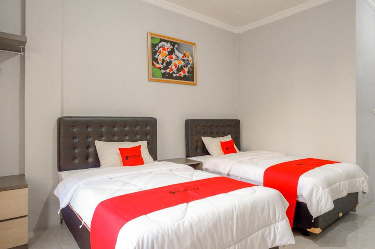 Reddoorz Near Jalan Adi Sucipto Solo Hotel Exterior photo