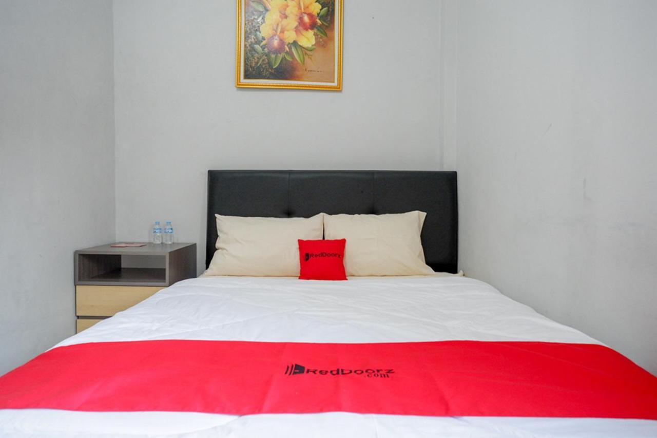 Reddoorz Near Jalan Adi Sucipto Solo Hotel Exterior photo
