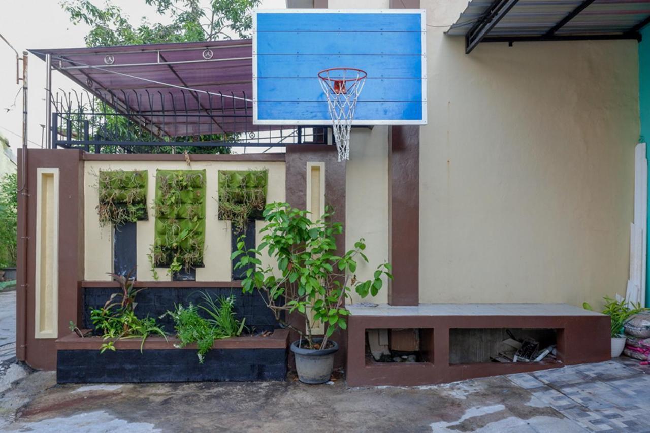Reddoorz Near Jalan Adi Sucipto Solo Hotel Exterior photo