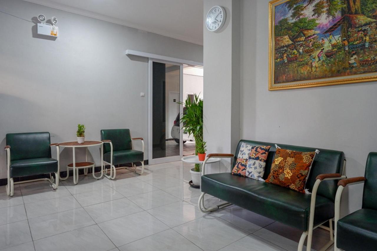 Reddoorz Near Jalan Adi Sucipto Solo Hotel Exterior photo